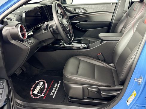 Used 2024 Chevrolet Trax RS w/ Sunroof Package image 17