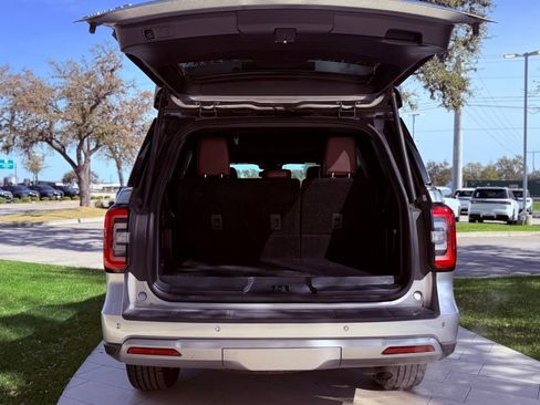 Used 2024 Ford Expedition Limited image 34