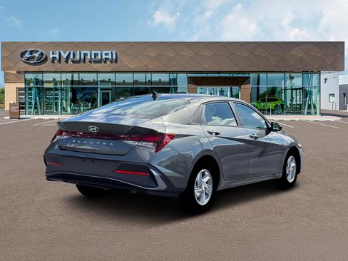 New 2026 Hyundai Elantra SE image 7