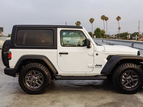Used 2025 Jeep Wrangler Sport AWD/4WD image 13