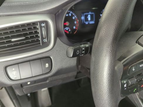 Used 2016 Kia Sorento LX image 21