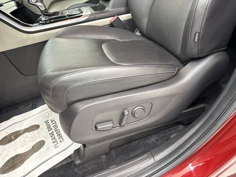 Used 2023 Kia Carnival EX FWD image 12