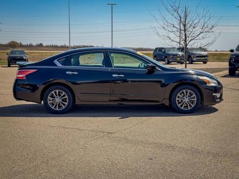 Used 2015 Nissan Altima 2.5 S w/ Special Edition Package FWD image 4