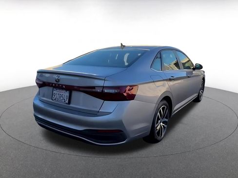 Used 2025 Volkswagen Jetta SE image 14