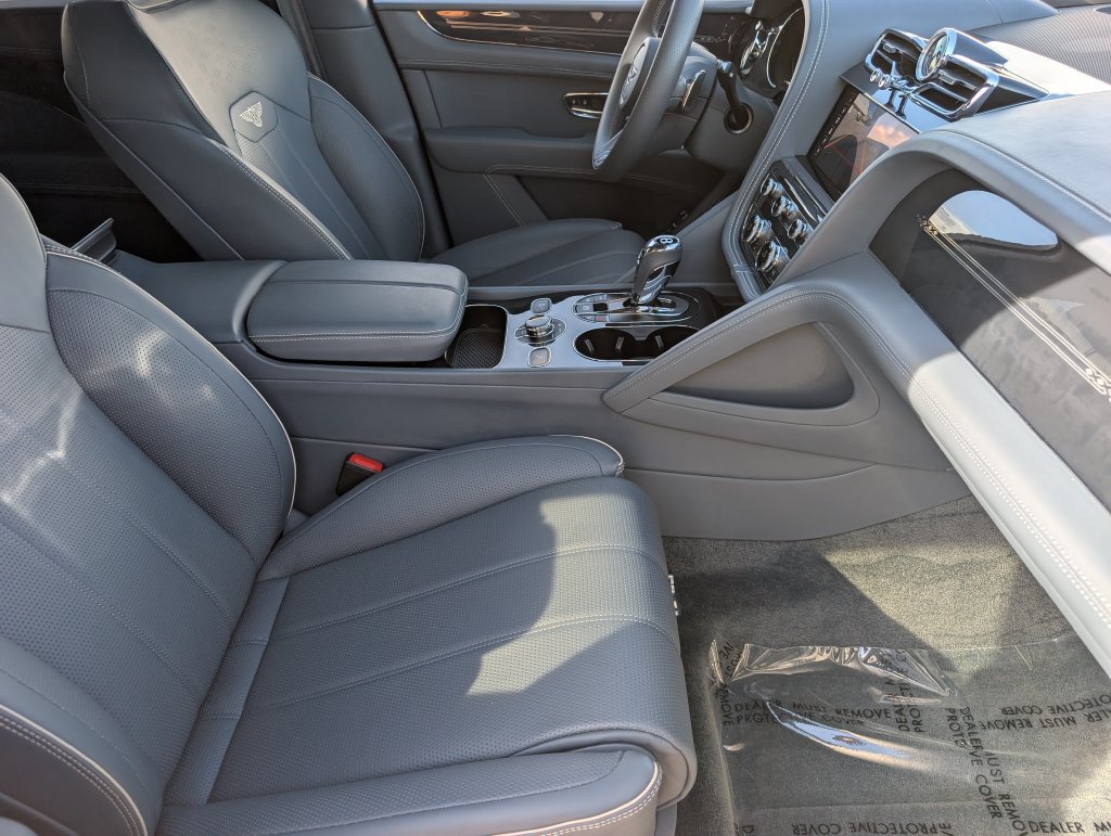 Used 2023 Bentley Bentayga Extended Wheelbase AWD/4WD image 13