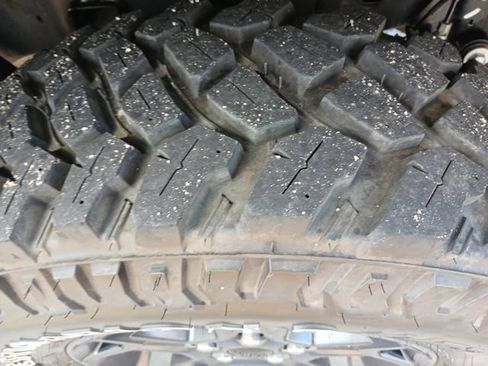Used 2023 Jeep Gladiator Sport AWD/4WD image 19