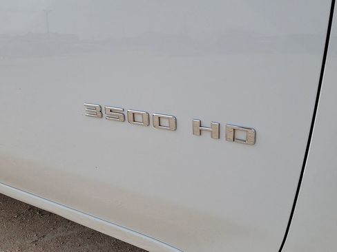 Used 2024 Chevrolet Silverado 3500 LT w/ Convenience Package image 13