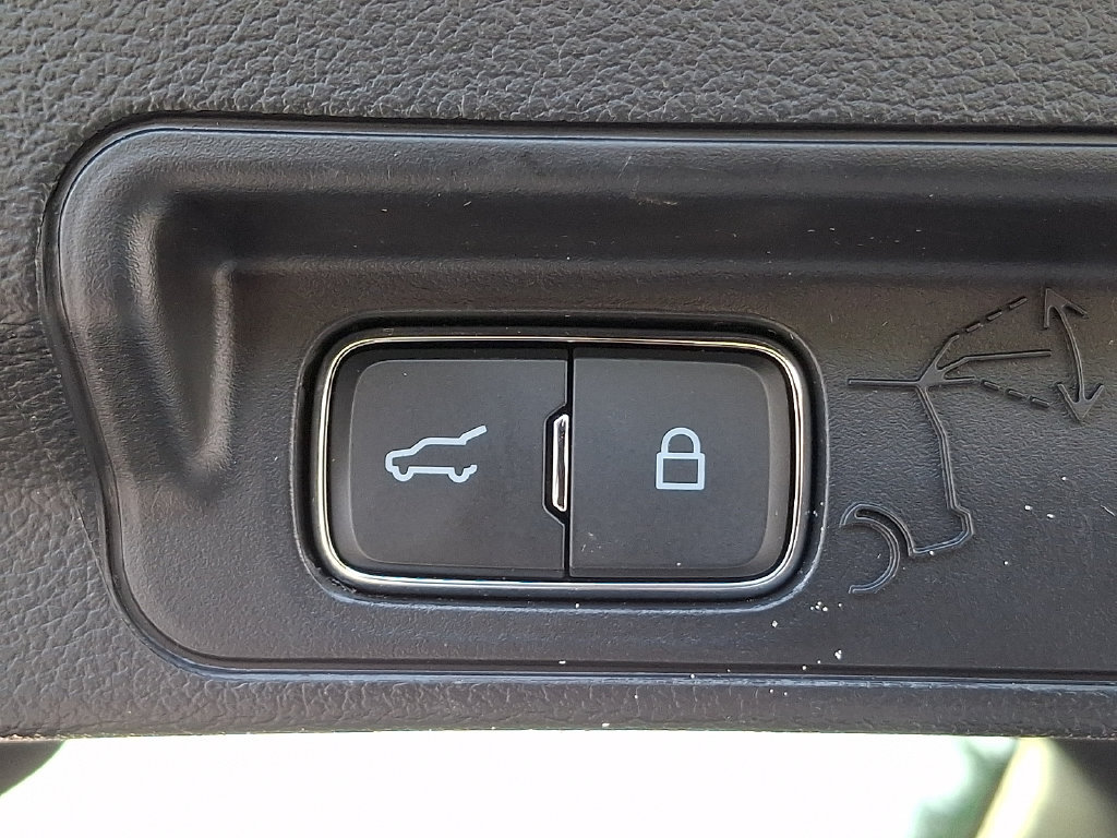 Used 2025 Ford Explorer ST-Line AWD/4WD image 32