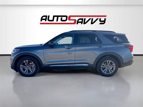 Used 2025 Ford Explorer Active w/ Active Comfort Package image 4