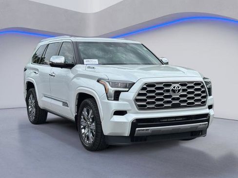 Used 2025 Toyota Sequoia Capstone AWD/4WD image 11