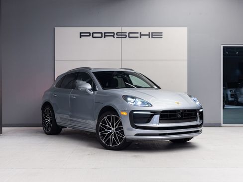 Certified 2024 Porsche Macan AWD/4WD image 9