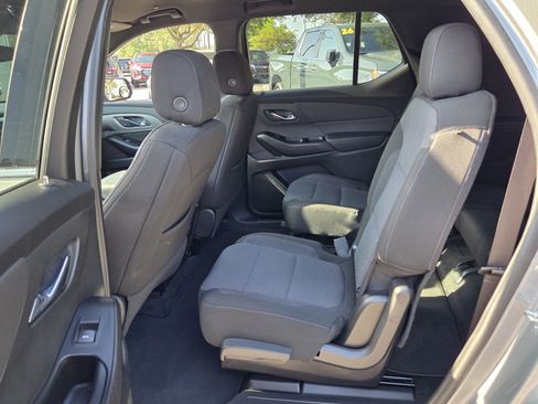 Certified 2023 Chevrolet Traverse LT FWD image 13