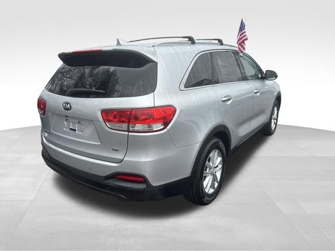 Used 2016 Kia Sorento LX w/ LX Convenience Package image 30