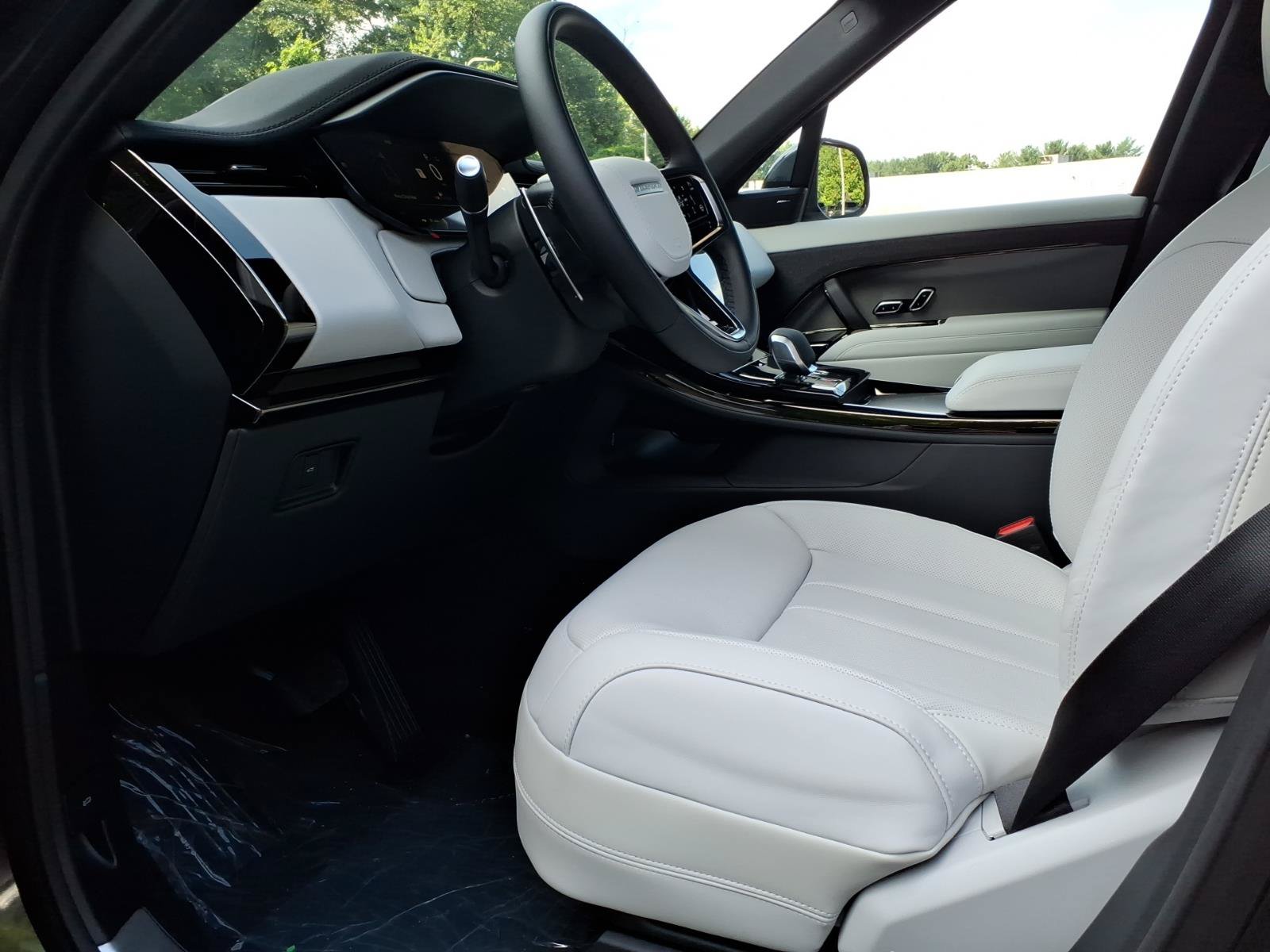 New 2027 Land Rover Range Rover Sport SE AWD/4WD image 17