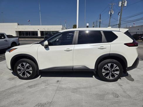Used 2023 Nissan Rogue SV image 4