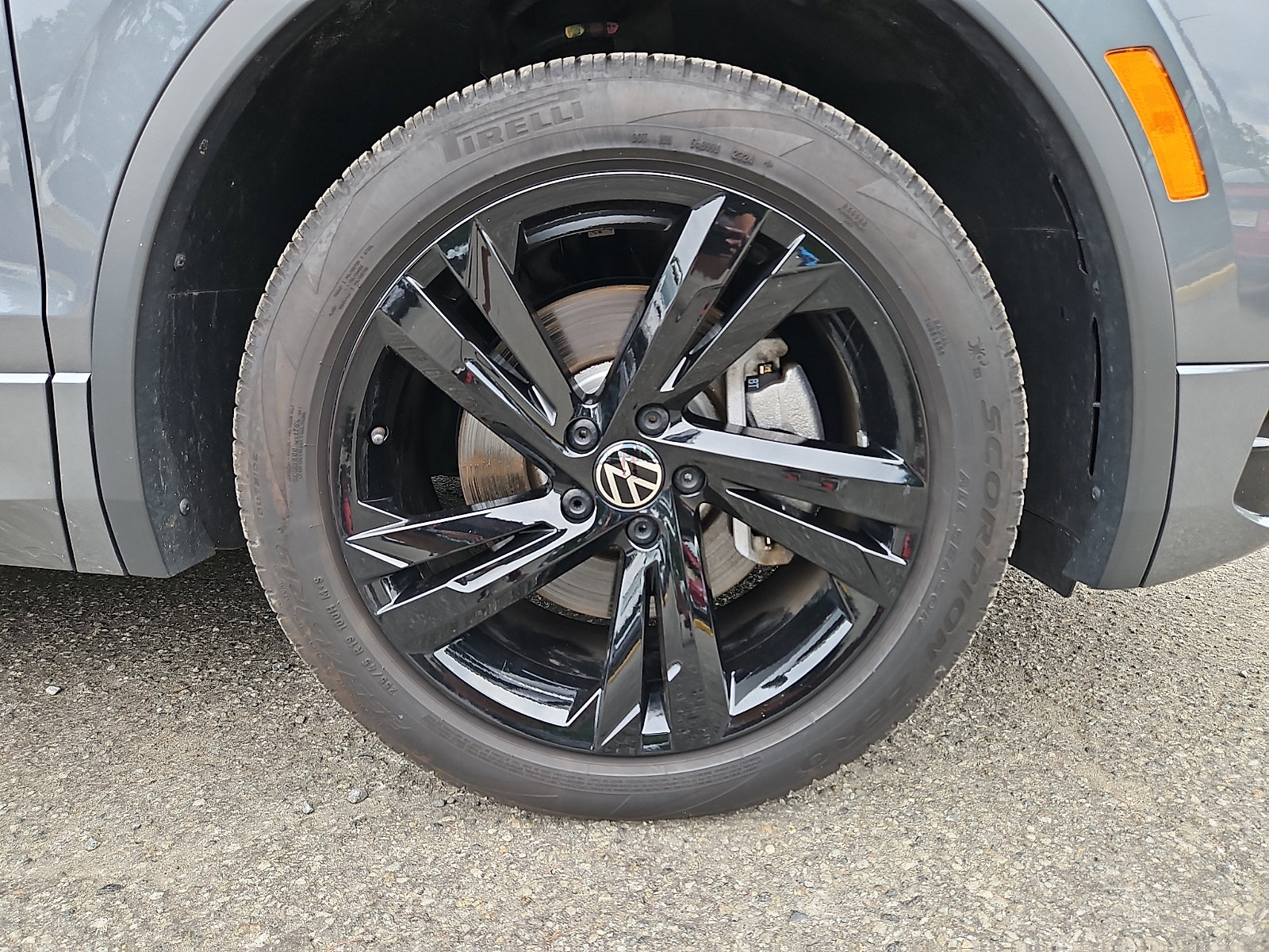 Used 2024 Volkswagen Tiguan SE R-Line AWD/4WD image 9