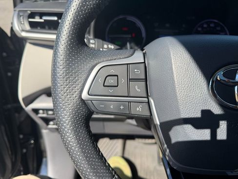 Used 2021 Toyota Sienna Limited image 21