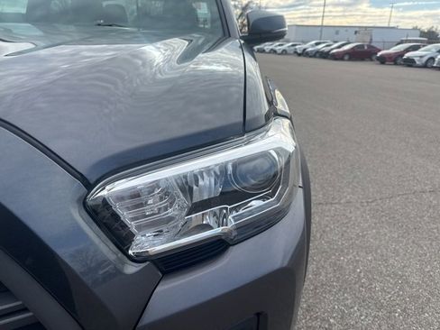Used 2020 Toyota Tacoma TRD Off-Road image 9