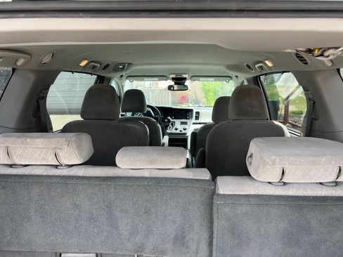 Used 2019 Toyota Sienna LE w/ LE Preferred Package FWD image 26