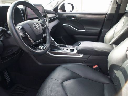 Used 2020 Toyota Highlander Limited image 15