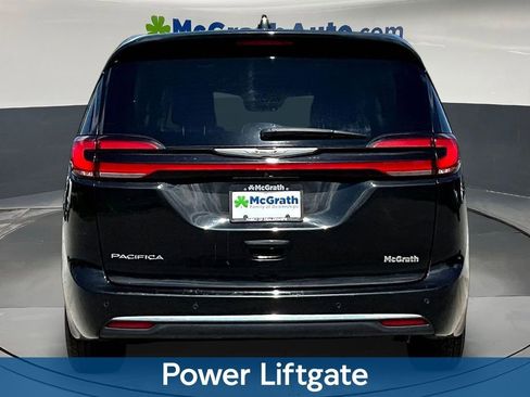 Used 2023 Chrysler Pacifica Touring-L FWD image 6