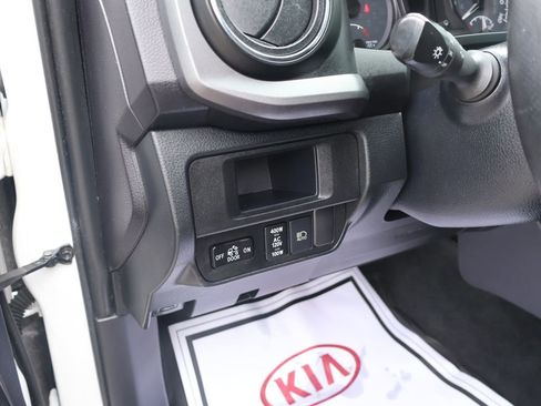 Used 2019 Toyota Tacoma TRD Sport w/ Technology Package AWD/4WD image 20