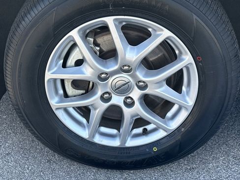 Used 2024 Chrysler Pacifica Touring-L image 8