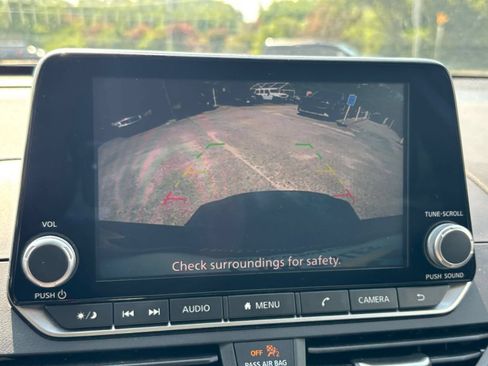 Used 2025 Nissan Altima 2.5 SV FWD image 14