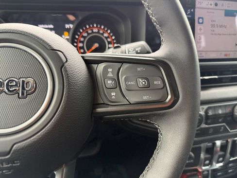 Used 2025 Jeep Wrangler Sport AWD/4WD image 16