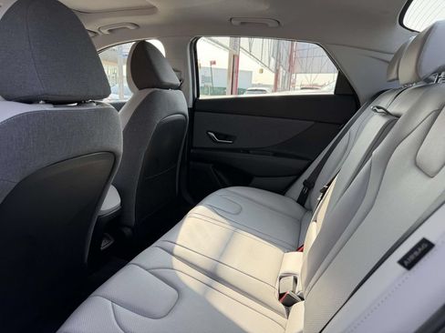 Certified 2025 Hyundai Elantra Limited FWD image 14
