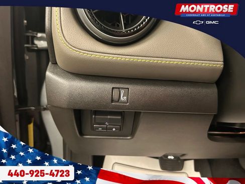 Used 2025 Chevrolet Colorado ZR2 w/ Technology Package AWD/4WD image 13