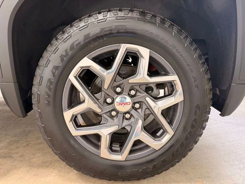 Used 2024 GMC Sierra 1500 SLE w/ Preferred Package image 14