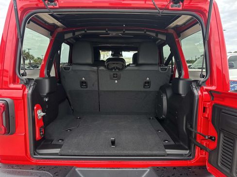New 2026 Jeep Wrangler Unlimited Rubicon AWD/4WD image 8