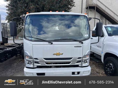 New 2025 Chevrolet Low Cab Forward image 4