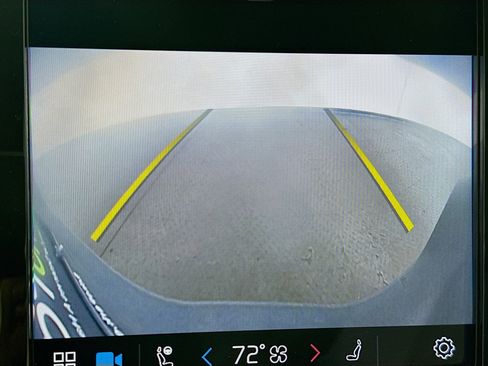 Used 2023 Volvo XC40 B5 Plus w/ Protection Package Premier image 23