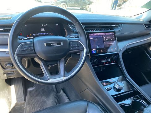 Used 2022 Jeep Grand Cherokee L Limited w/ Black Appearance Package AWD/4WD image 11