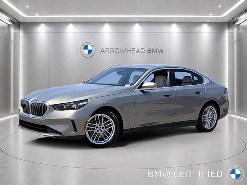 Used 2025 BMW 530i RWD image 1