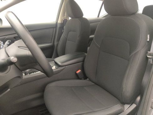 Used 2025 Nissan Sentra S image 17