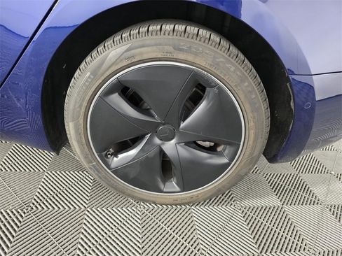 Used 2018 Tesla Model 3 Mid Range image 19