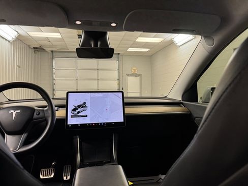 Used 2020 Tesla Model Y Long Range image 23