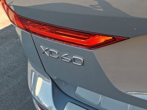Certified 2022 Volvo XC60 B6 R-Design w/ Advanced Package image 30