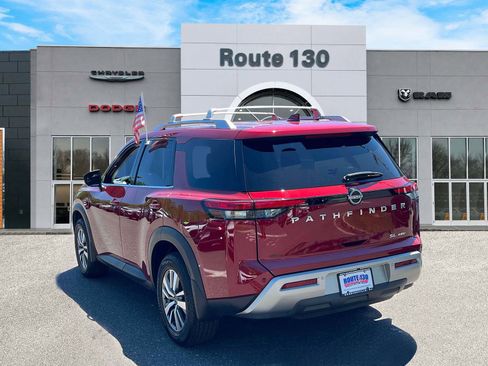 Used 2022 Nissan Pathfinder SL AWD/4WD image 3