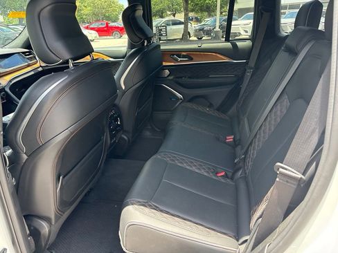 Used 2022 Jeep Grand Cherokee Summit AWD/4WD image 21