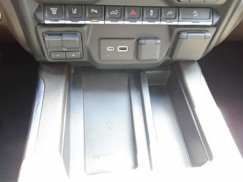Certified 2022 Chevrolet Silverado 2500 LTZ w/ LTZ Plus Package AWD/4WD image 18