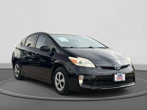 Used 2015 Toyota Prius Two FWD image 3