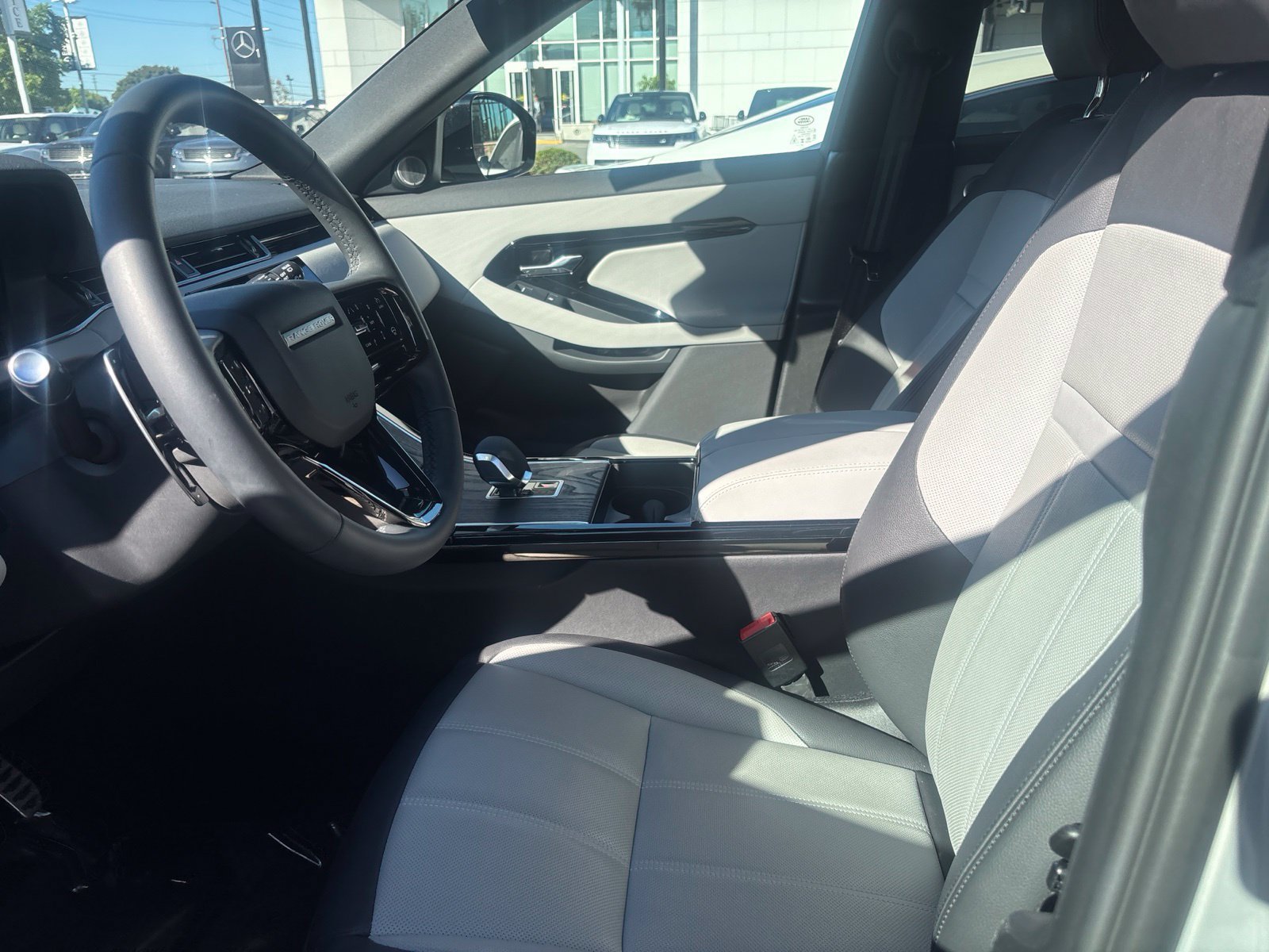 Certified 2026 Land Rover Range Rover Evoque Dynamic SE AWD/4WD image 12