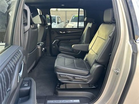 Used 2021 GMC Yukon XL Denali w/ Denali Premium Package image 24