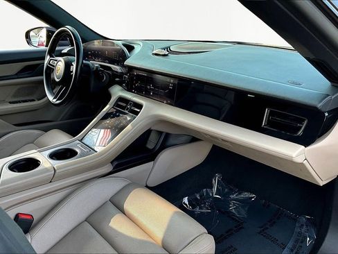 Used 2021 Porsche Taycan image 26