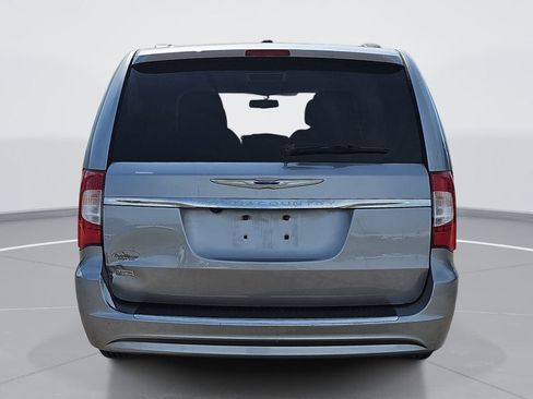 Used 2015 Chrysler Town & Country Touring FWD image 5