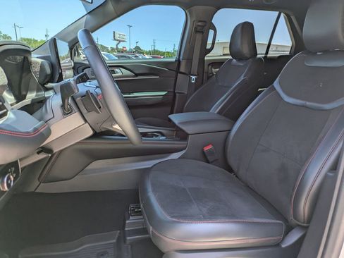 Used 2025 Ford Explorer ST AWD/4WD image 14